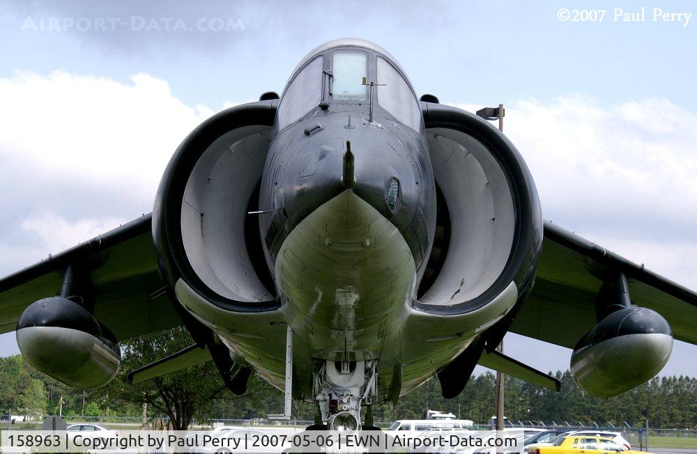 158963, Hawker Siddeley AV-8A Harrier C/N 712124, Now, THOSE are some inlets!