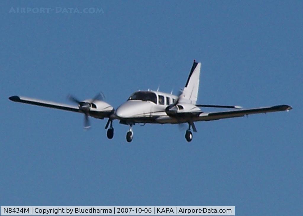 N8434M, 1981 Piper PA-34-220T C/N 34-8133220, Approach to 17L