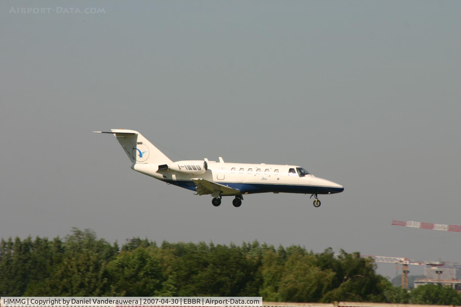 I-IMMG, Cessna 525A  CitationJet CJ2 C/N 525A-0038, descending to rwy 02