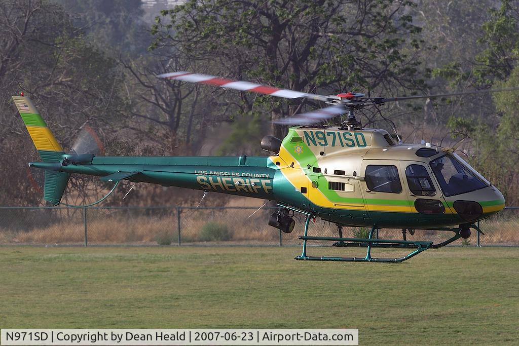 N971SD, 2003 Eurocopter AS-350B-2 Ecureuil C/N 3747, LA County Sheriff's Department N971SD arriving at Hansen Dam Park.