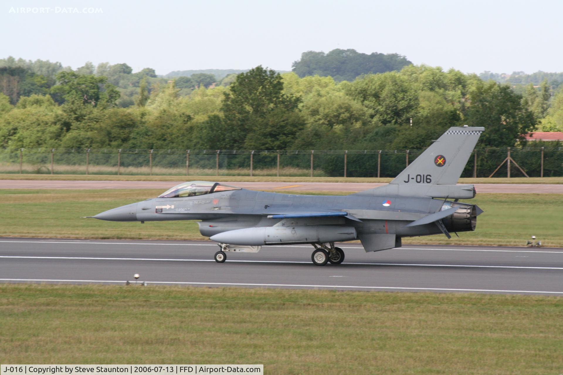 J-016, General Dynamics F-16AM Fighting Falcon C/N 6D-172, Royal International Air Tattoo 2006