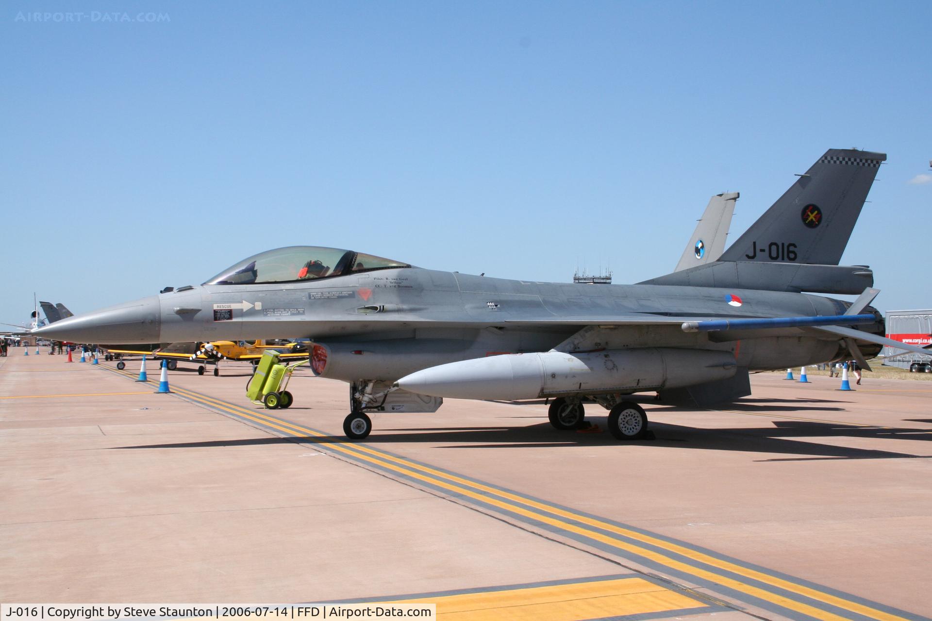 J-016, General Dynamics F-16AM Fighting Falcon C/N 6D-172, Royal International Air Tattoo 2006