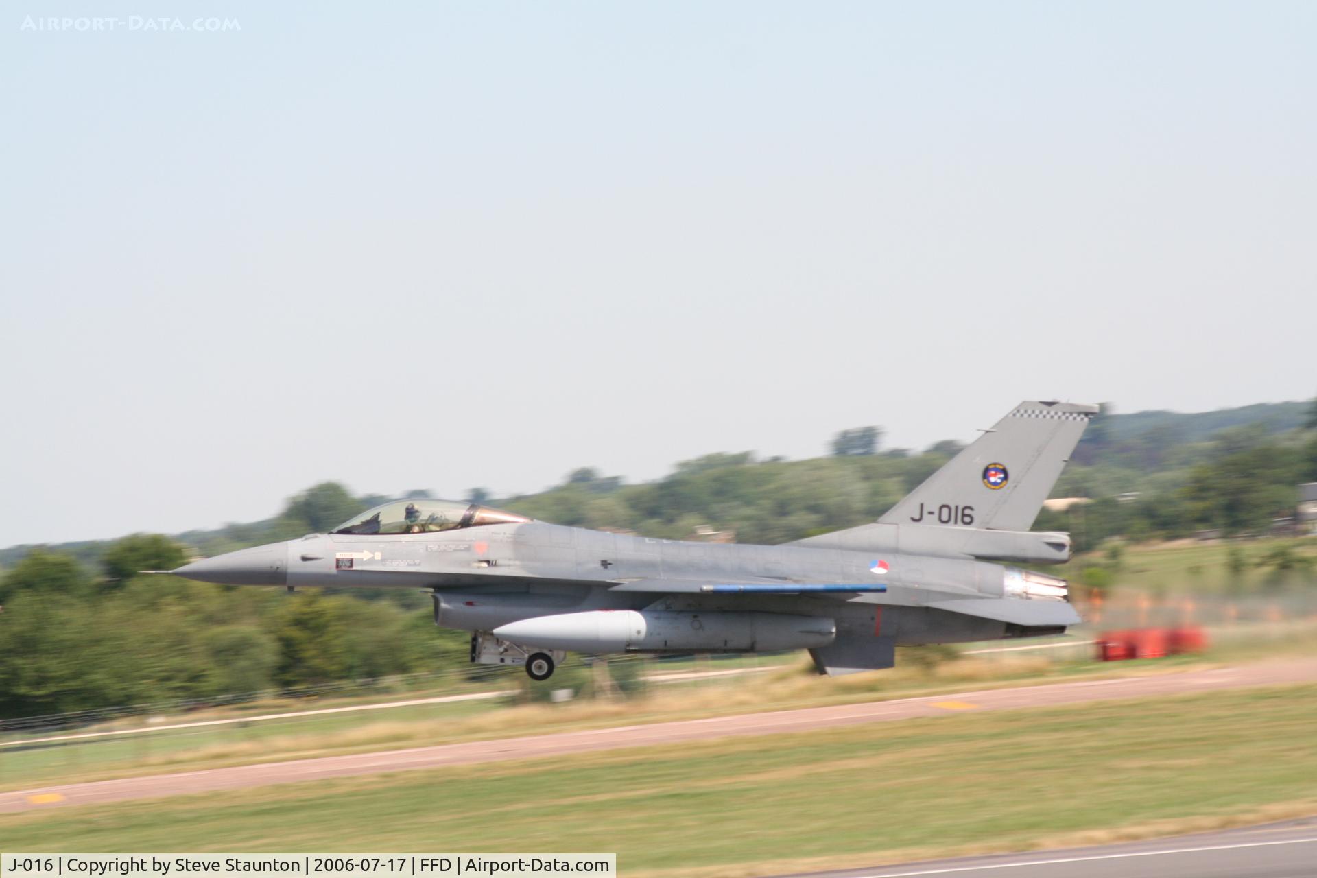 J-016, General Dynamics F-16AM Fighting Falcon C/N 6D-172, Royal International Air Tattoo 2006