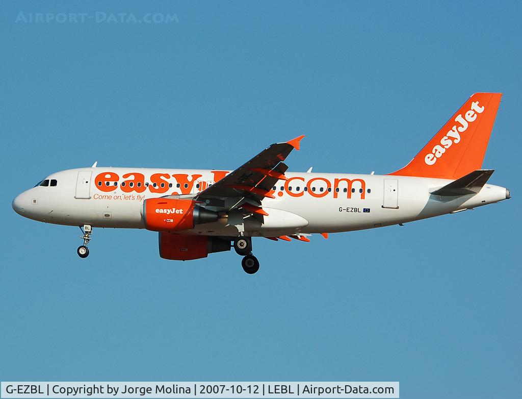 G-EZBL, 2007 Airbus A319-111 C/N 3053, On short final RWY 25R.