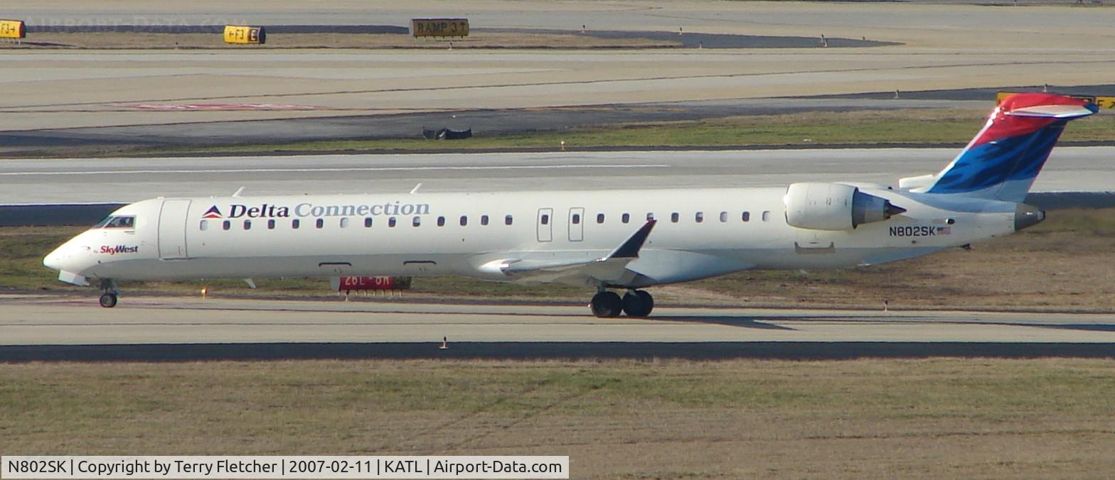 N802SK, 2006 Canadair CL-600-2D24 Regional Jet CRJ-900 C/N 15061, These fuselages look real long close-up !!