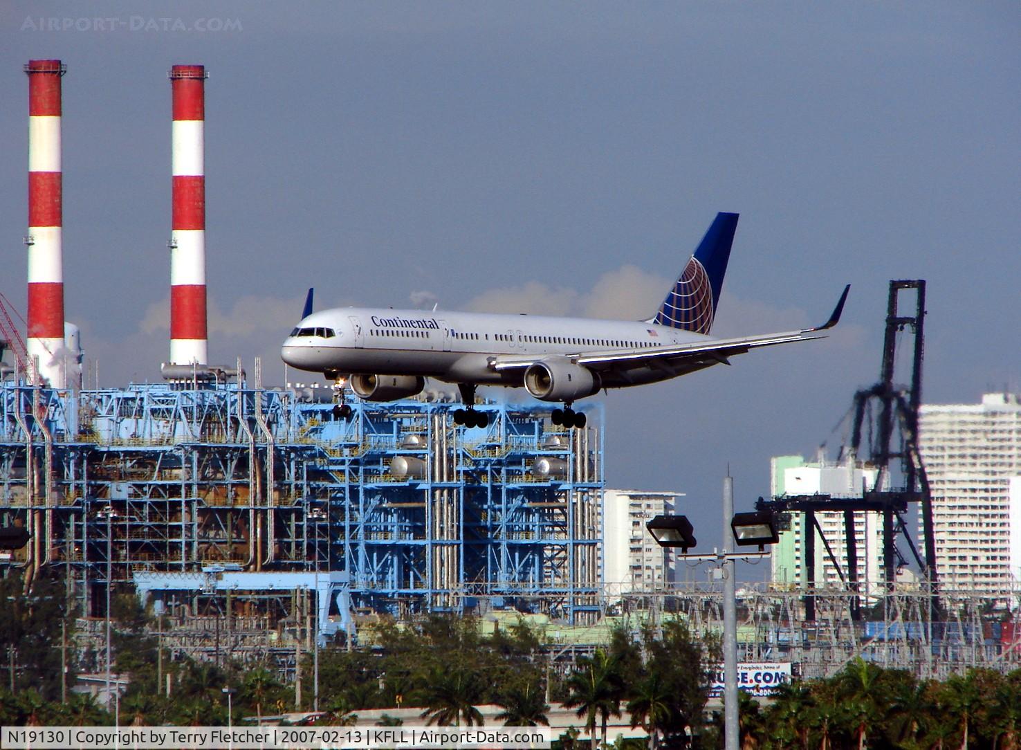 N19130, 1998 Boeing 757-224/ER C/N 28970, Nobody would guess you are about 500metrs from touchdown