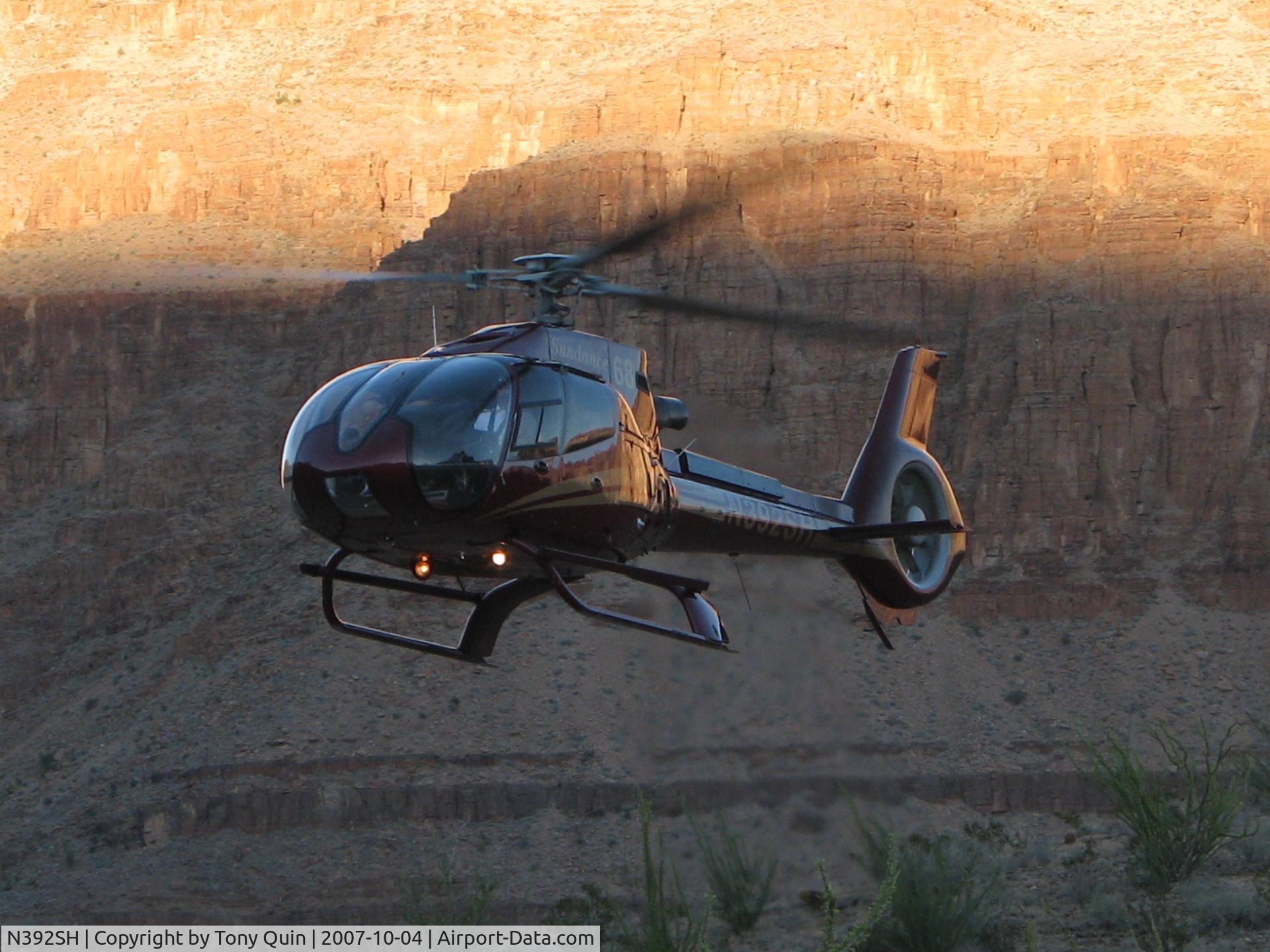 N392SH, 2005 Eurocopter EC-130B-4 (AS-350B-4) C/N 3922, Arriving at pic-nic area Grand Canyon