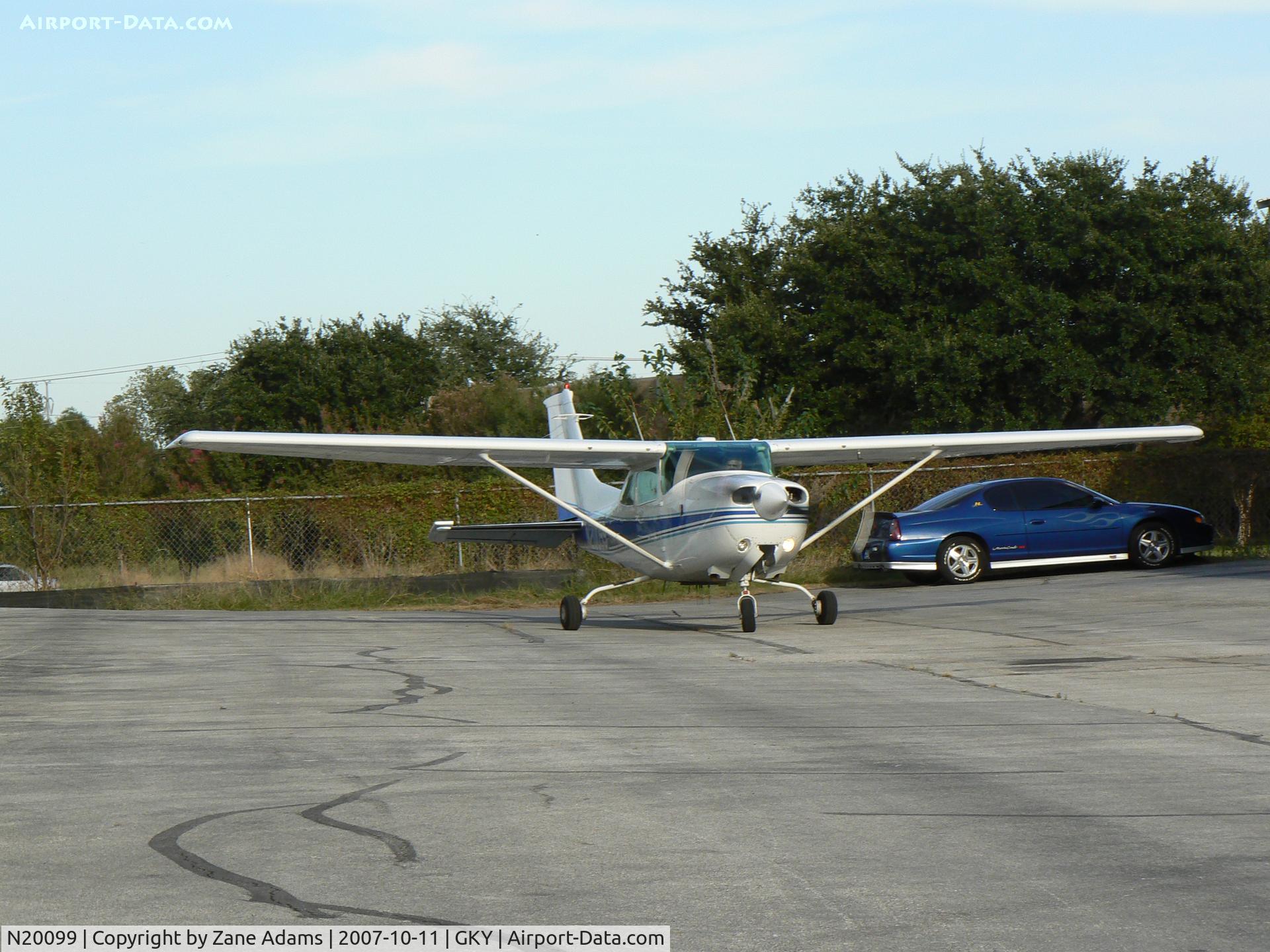N20099, 1982 Cessna R182 Skylane RG C/N R18201922, At Arlington Muni