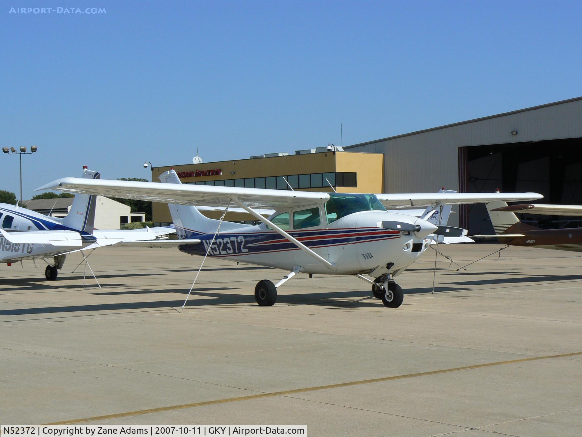 N52372, 1973 Cessna 182P Skylane C/N 18262559, on the ramp at Arlington Muni