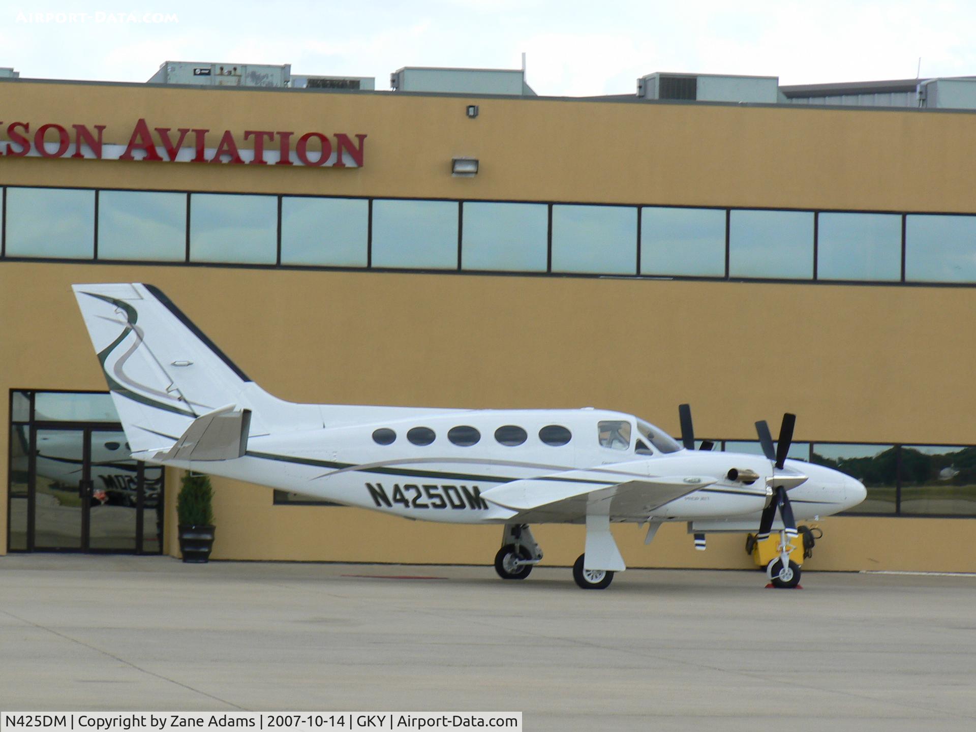N425DM, 1981 Cessna 425 Conquest I C/N 425-0098, On the Ramp