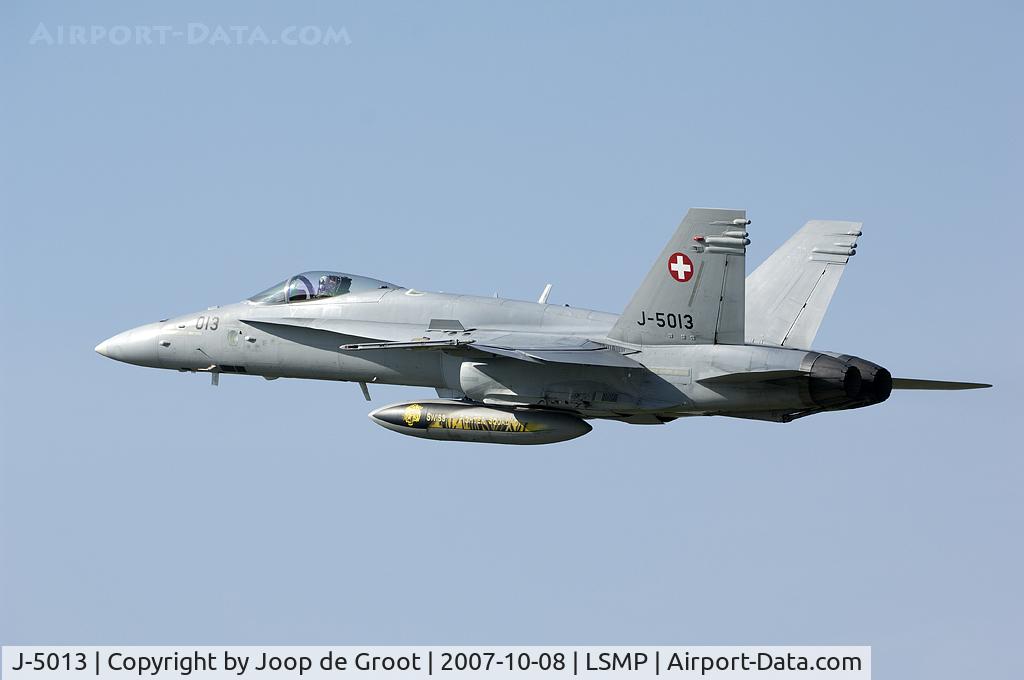 J-5013, McDonnell Douglas F/A-18C Hornet C/N 1357/SFC013, This FA-18 carries the tiger painted Fl St 11 fuel tank.