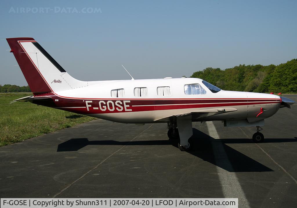 F-GOSE, 1986 Piper PA-46-310P Malibu C/N 46-08010, Parked on the LFOD tarmac and awaititng a new flight
