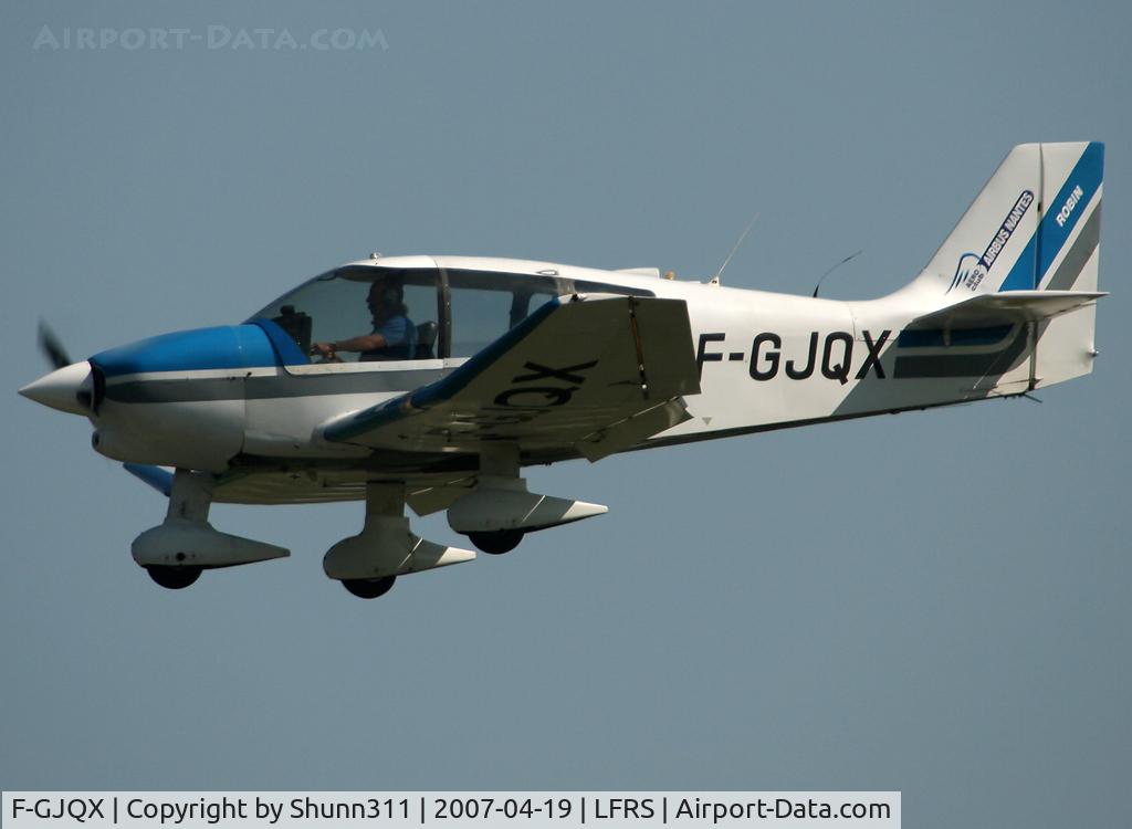 F-GJQX, Robin DR-400-120 Dauphin 2+2 C/N 1993, Landing rwy 03
