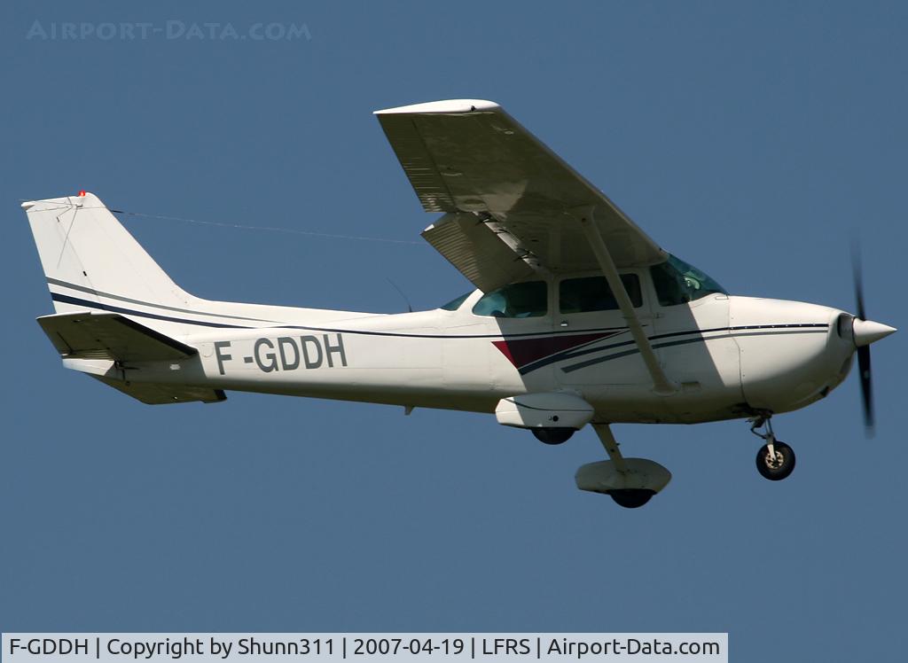 F-GDDH, Reims F172P C/N 2130, Landing rwy 03