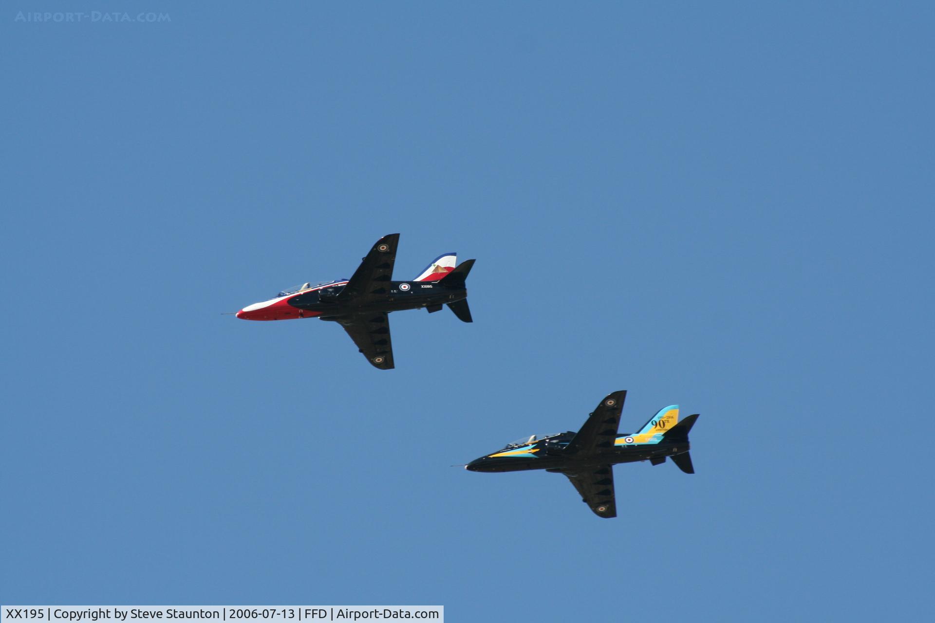 XX195, 1978 Hawker Siddeley Hawk T.1 C/N 042/312042, Royal International Air Tattoo 2006 (with XX205)