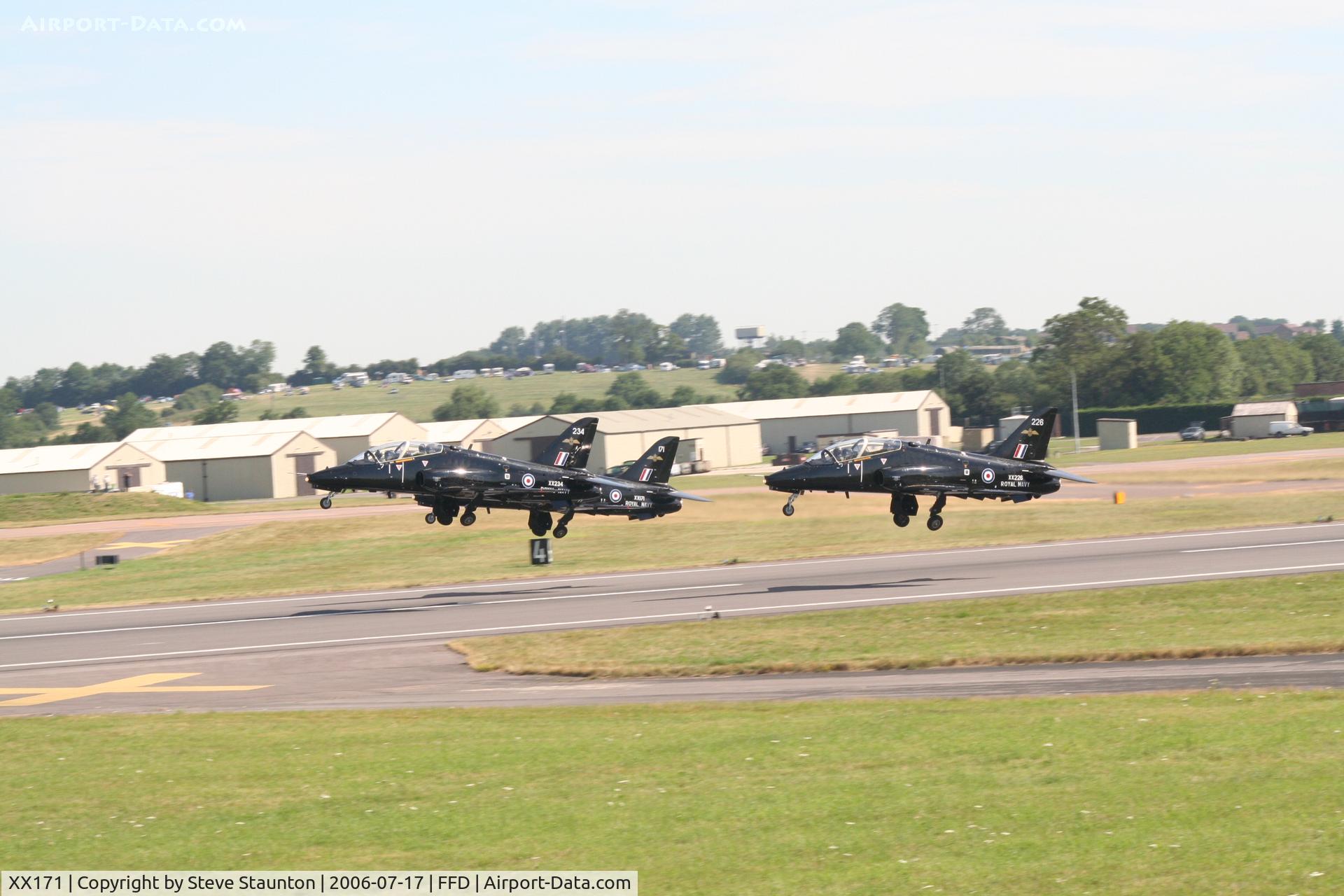 XX171, 1977 Hawker Siddeley Hawk T.1 C/N 018/312018, Royal International Air Tattoo 2006 (with XX226 & XX234)
