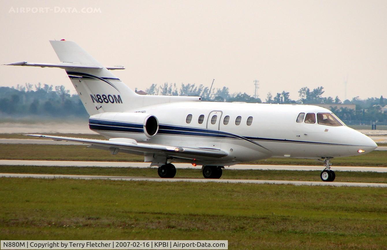 N880M, British Aerospace BAe.125 Series 800A C/N 258027, part of the Friday afternoon arrivals 'rush' at PBI