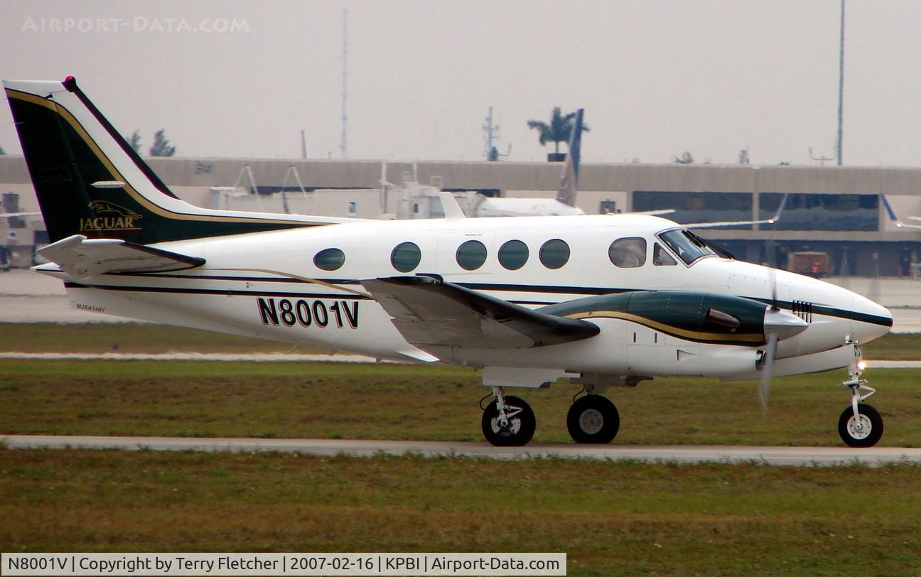 N8001V, 1990 Beech C90A King Air C/N LJ-1265, part of the Friday afternoon arrivals 'rush' at PBI