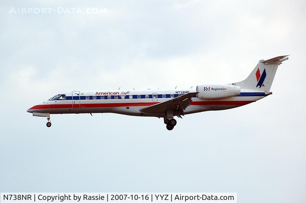 N738NR, 2001 Embraer ERJ-135LR (EMB-135LR) C/N 145401, Final approach