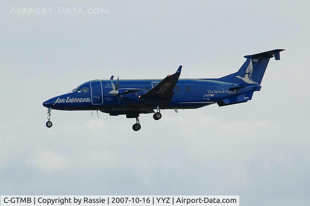 C-GTMB, 1999 Beech 1900D C/N UE-345, Final apporach