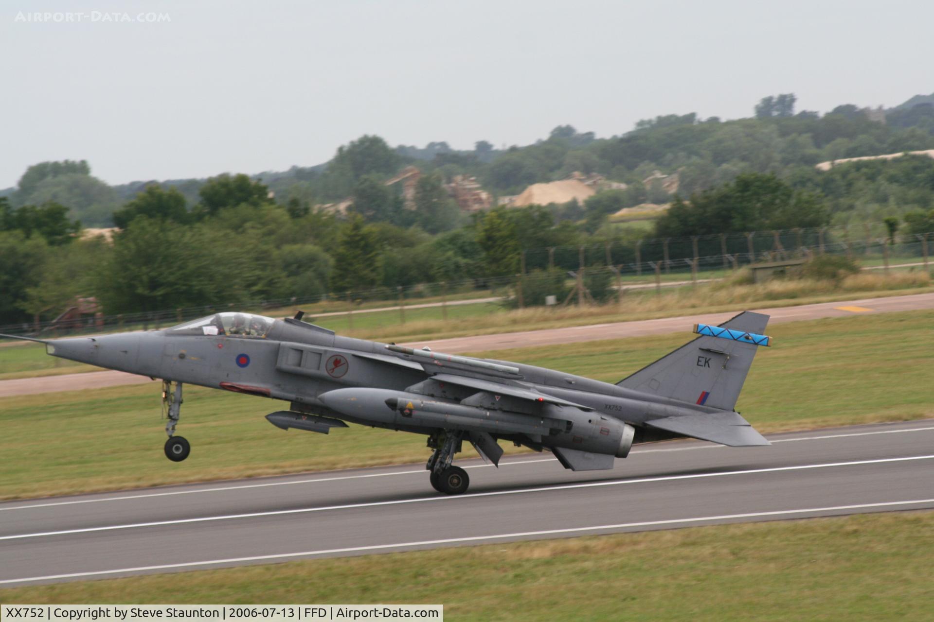XX752, 1975 Sepecat Jaguar GR.3A C/N S.49, Royal International Air Tattoo 2006