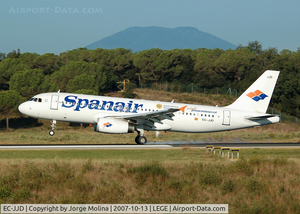 EC-JJD, 2005 Airbus A320-232 C/N 2479, Contact with RWY 20.