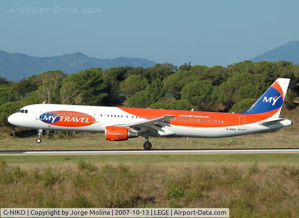 G-NIKO, 2000 Airbus A321-211 C/N 1250, Landing RWY 20 of GRO.