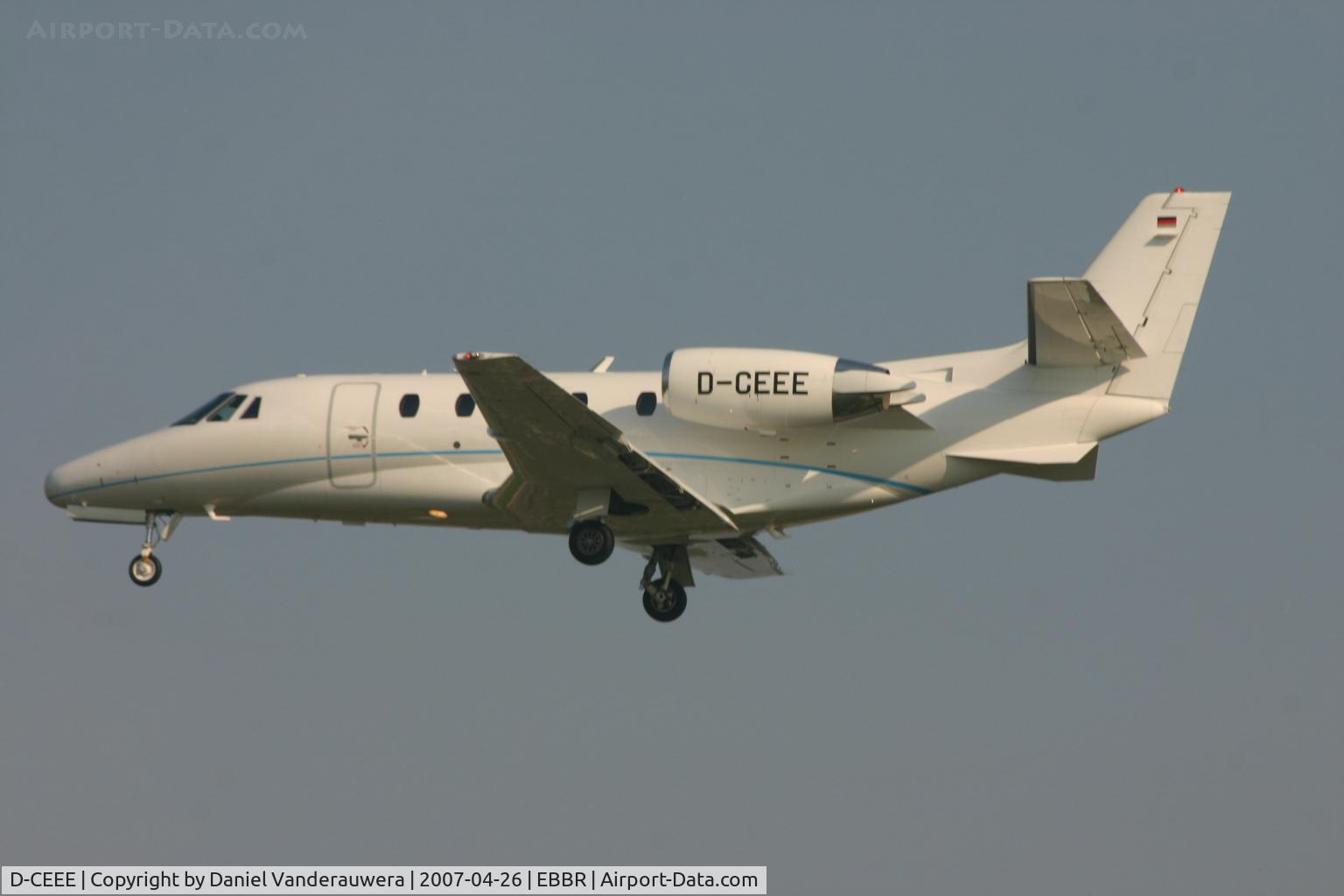 D-CEEE, 2006 Cessna 560XLS Citation Excel C/N 560-5630, descending to rwy 25L