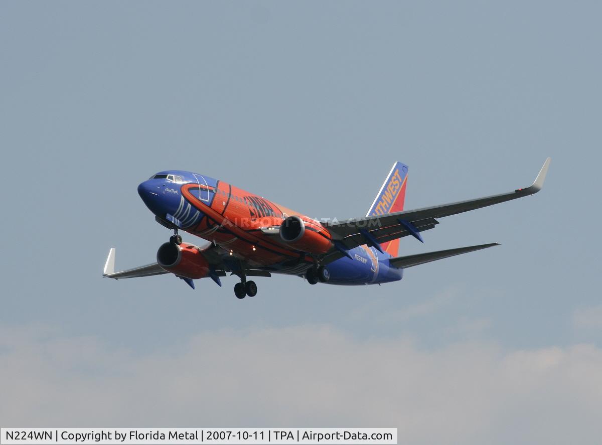 N224WN, 2005 Boeing 737-7H4 C/N 32493, Slam Dunk One
