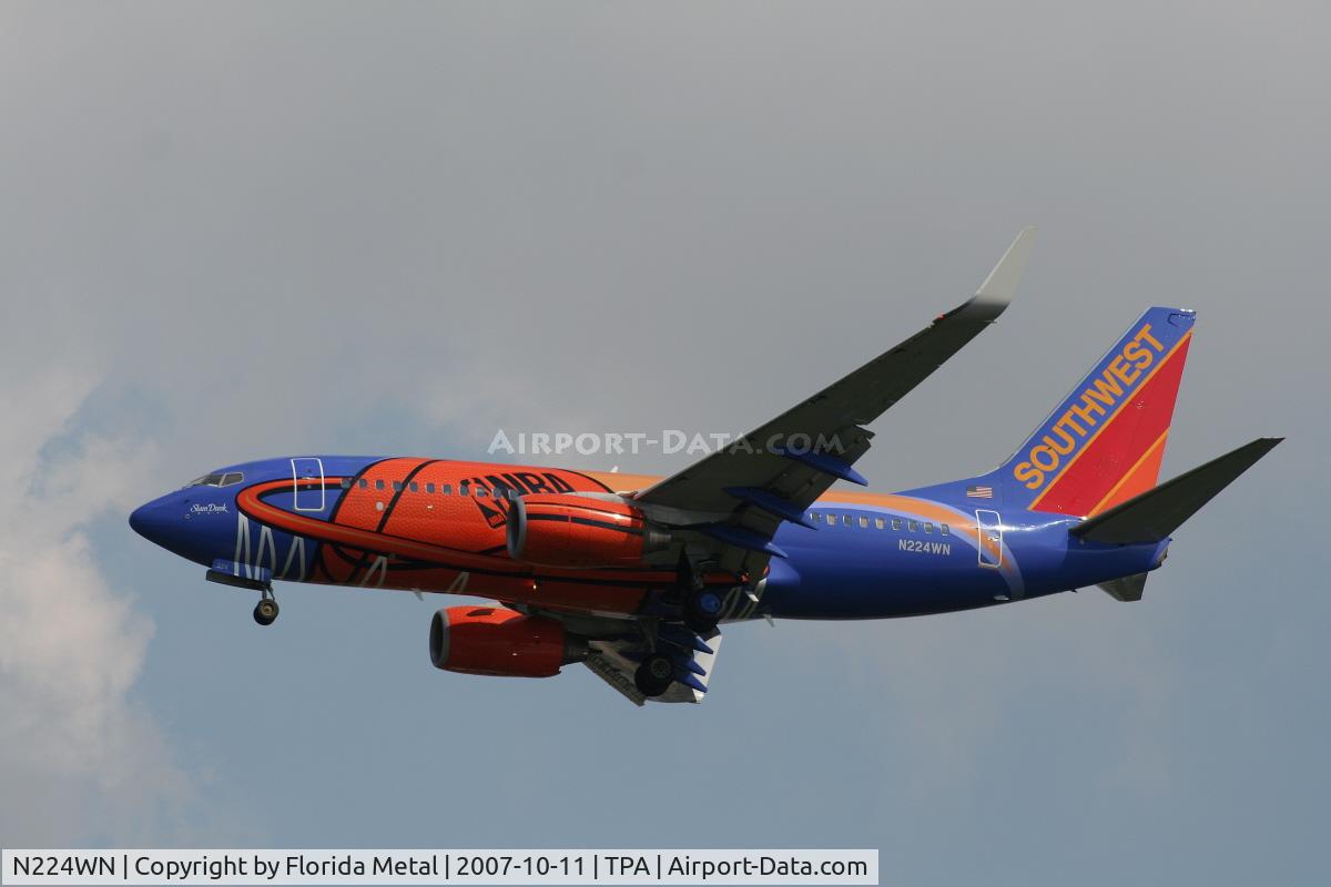 N224WN, 2005 Boeing 737-7H4 C/N 32493, Slam Dunk One