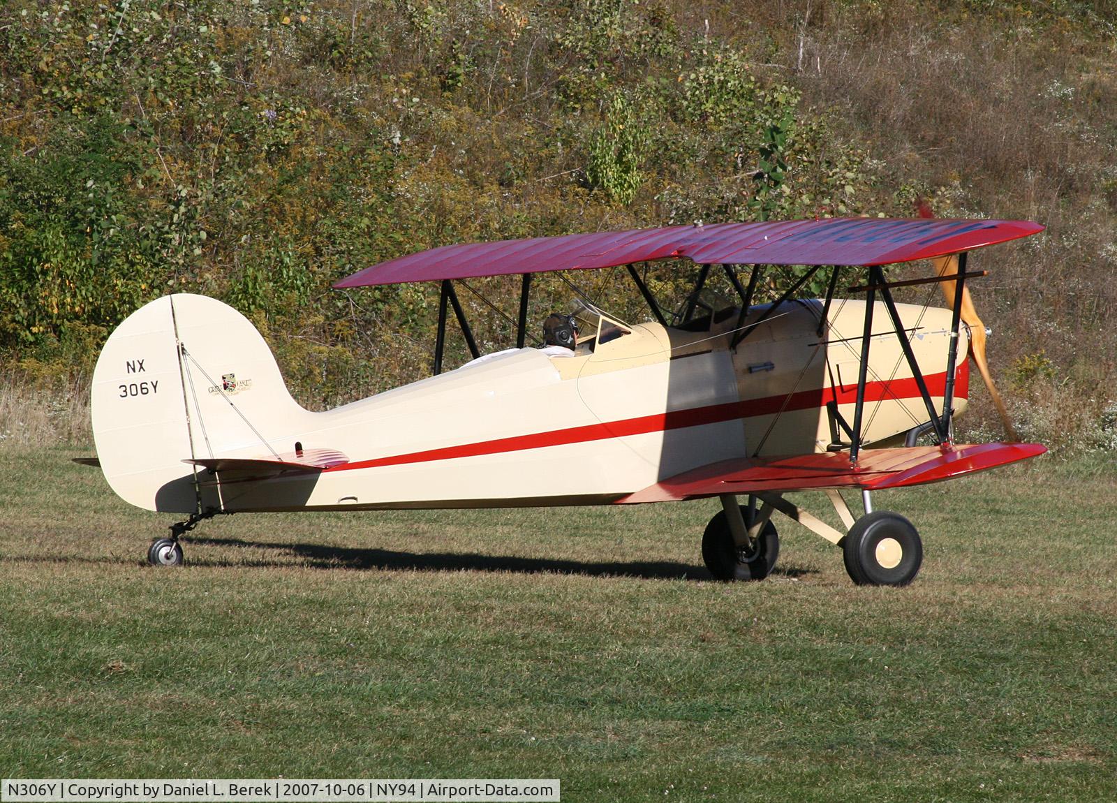 N306Y, Great Lakes 2T-1R Sport Trainer C/N H003, A beautiful relic of the Golden Age poses for the spectators at Old Rhinebeck.