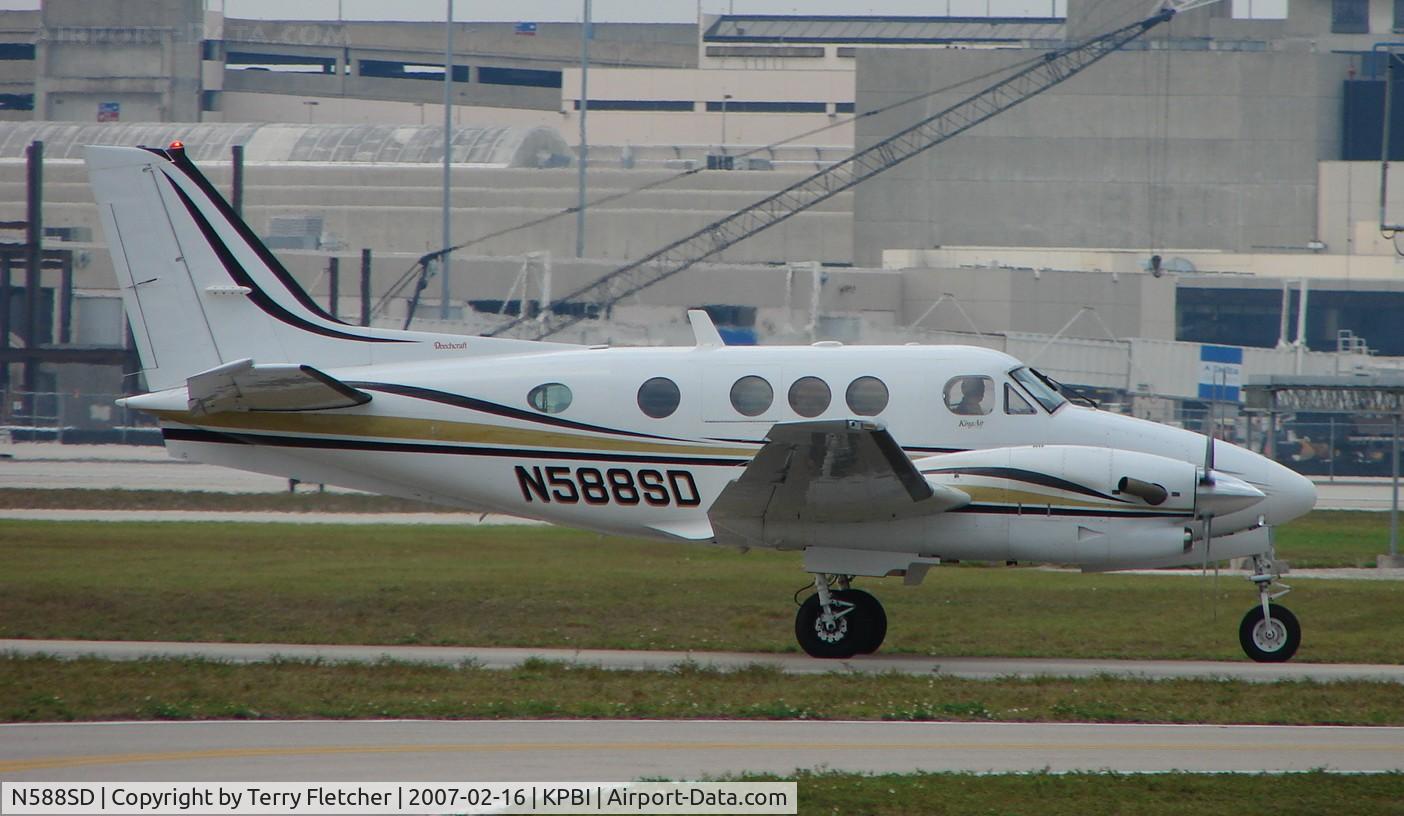 N588SD, 2002 Raytheon Aircraft Company C90A C/N LJ-1663, part of the Friday afternoon arrivals 'rush' at PBI