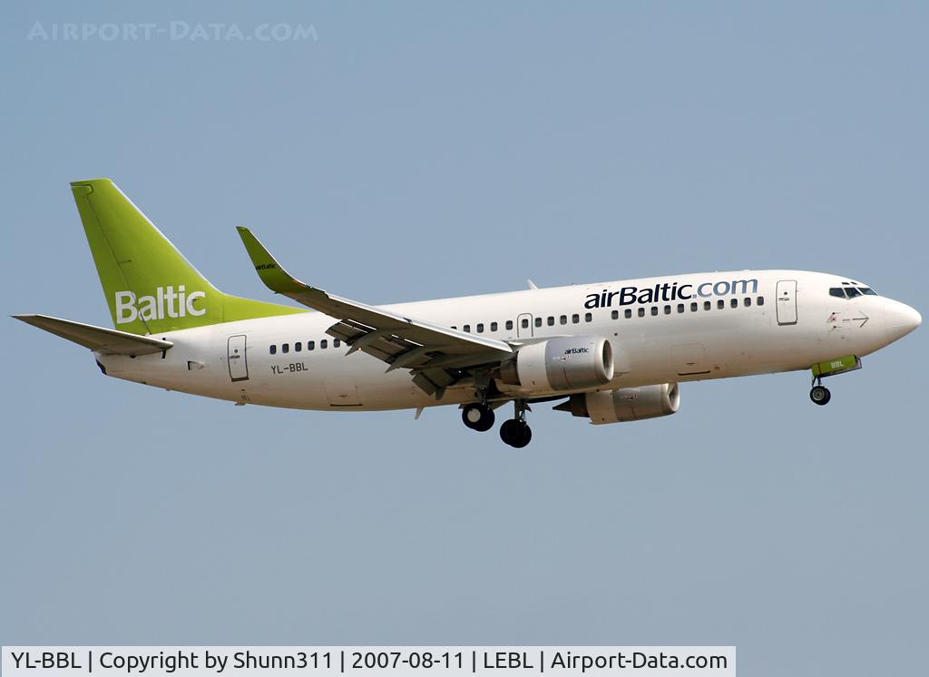 YL-BBL, 1998 Boeing 737-33V C/N 29334, Landing rwy 25R