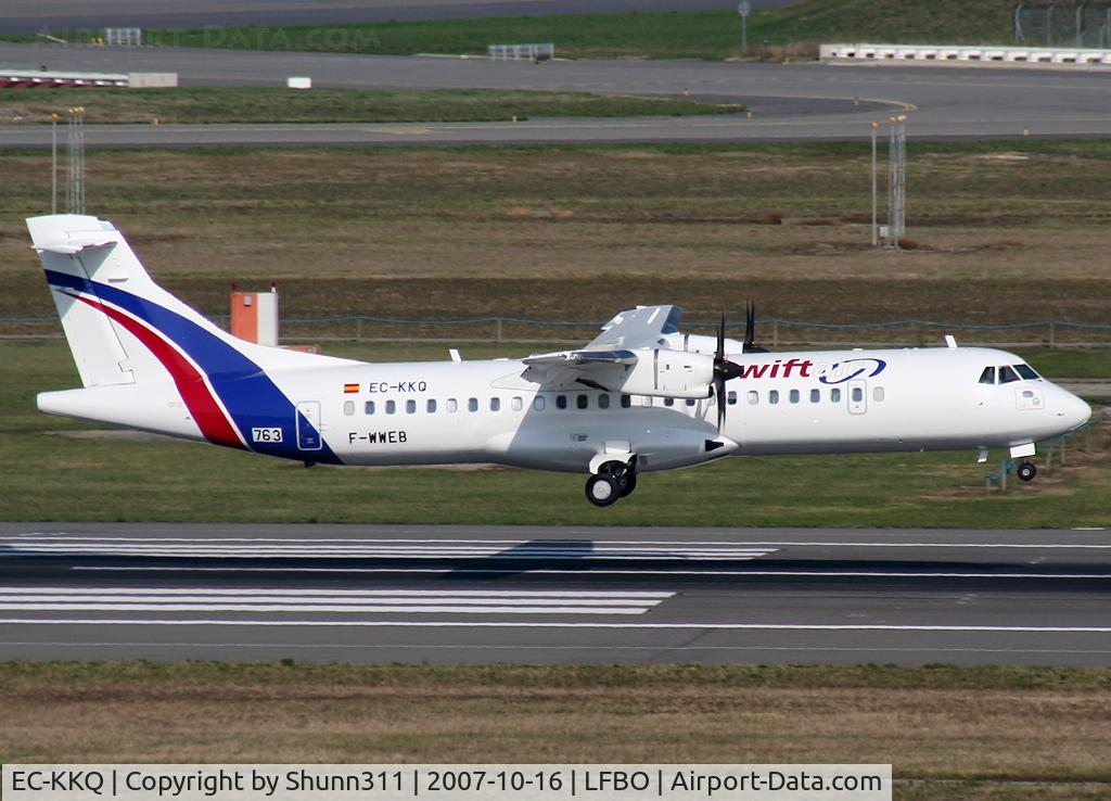 EC-KKQ, 2007 ATR 72-212A C/N 763, Landing rwy 14R with dual registration...