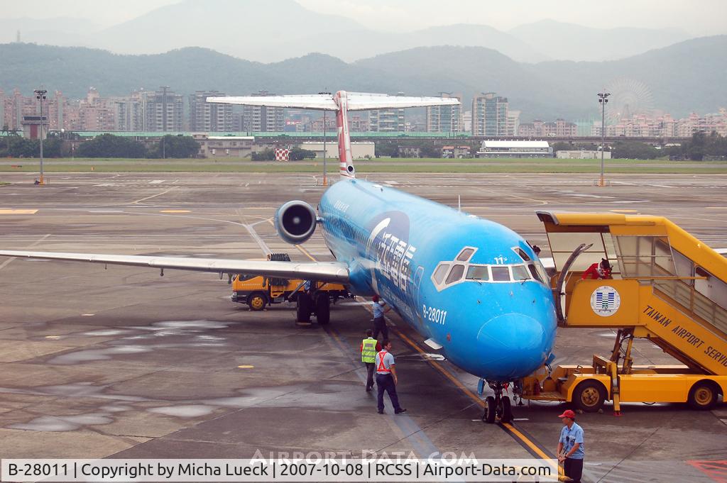 B-28011, 1992 McDonnell Douglas MD-83 C/N 53118, At Taipei's domestic airport
