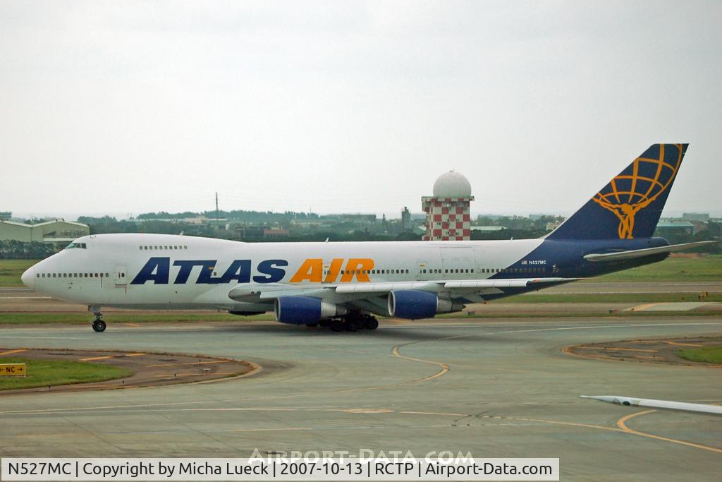 N527MC, 1981 Boeing 747-2D7B C/N 22471, Taxiing to the runway
