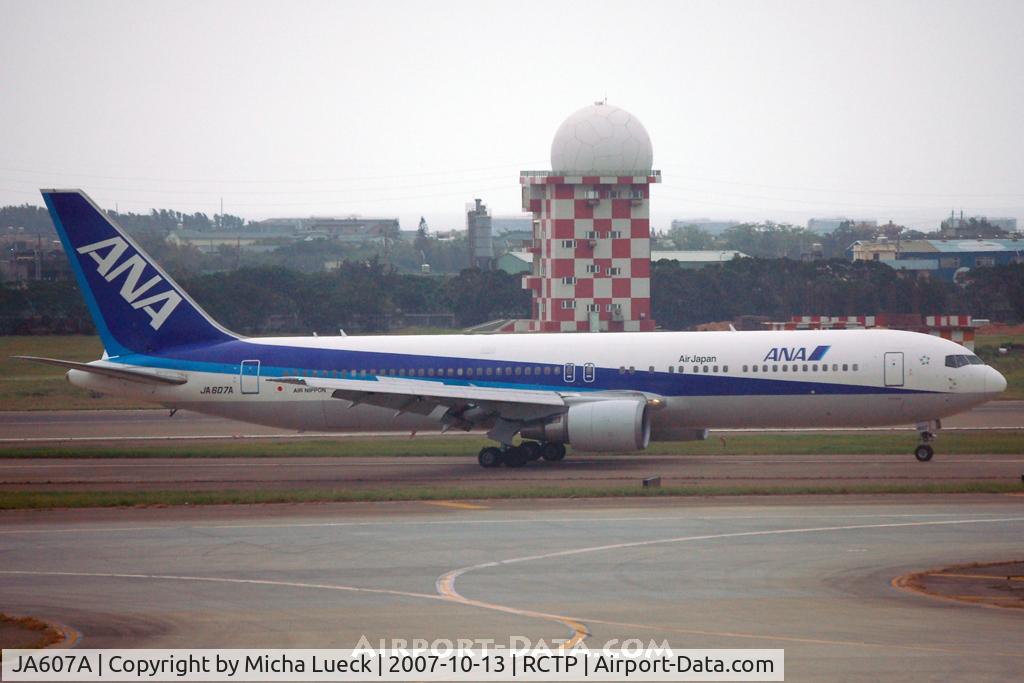 JA607A, 2002 Boeing 767-381/ER C/N 32976, Just touched down