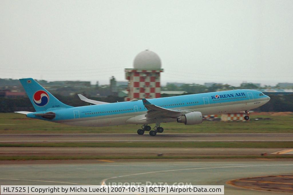 HL7525, Airbus A330-322 C/N 219, Taking off
