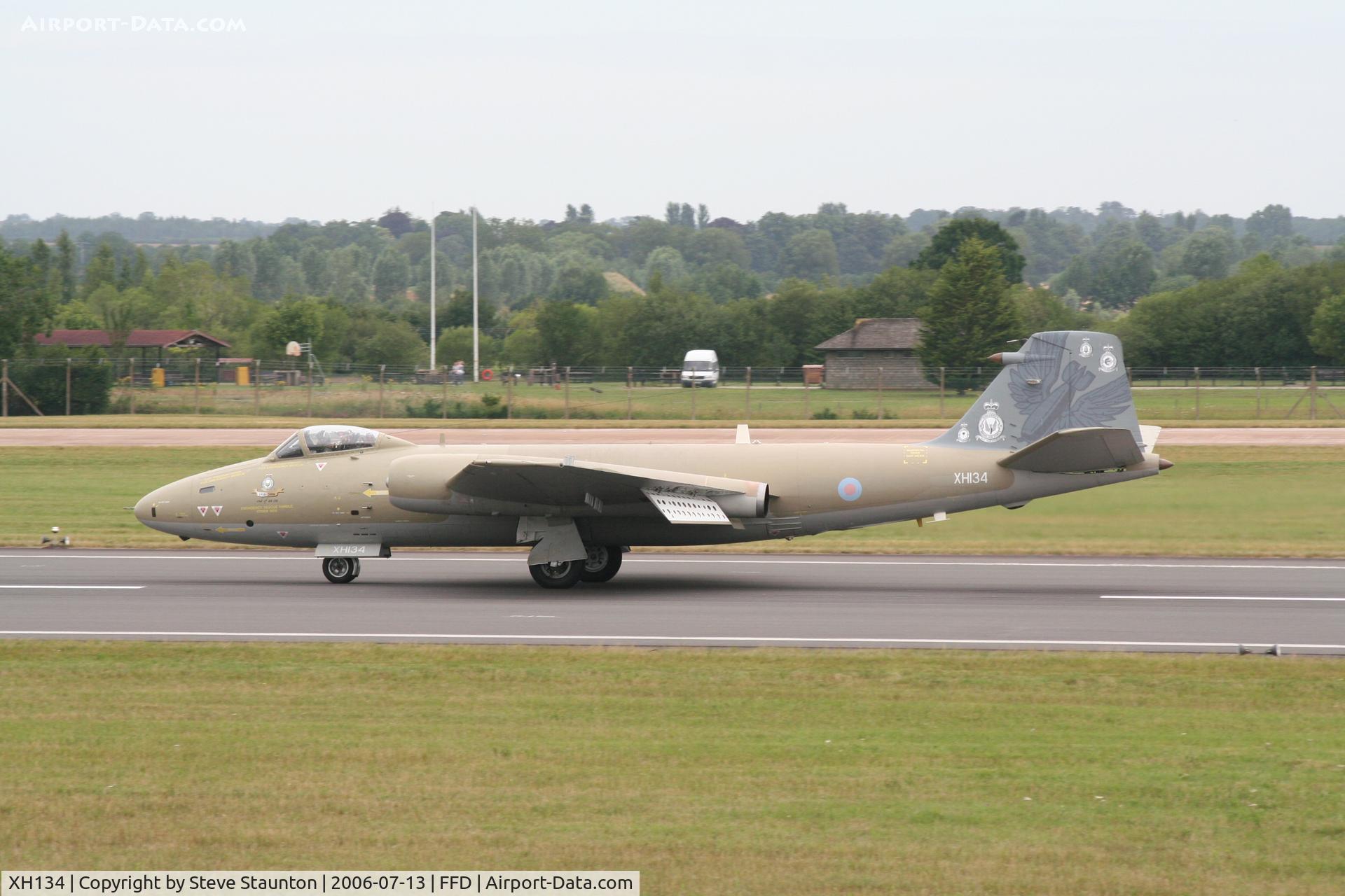 XH134, 1959 English Electric Canberra PR.9 C/N SH1724, Royal International Air Tattoo 2006
