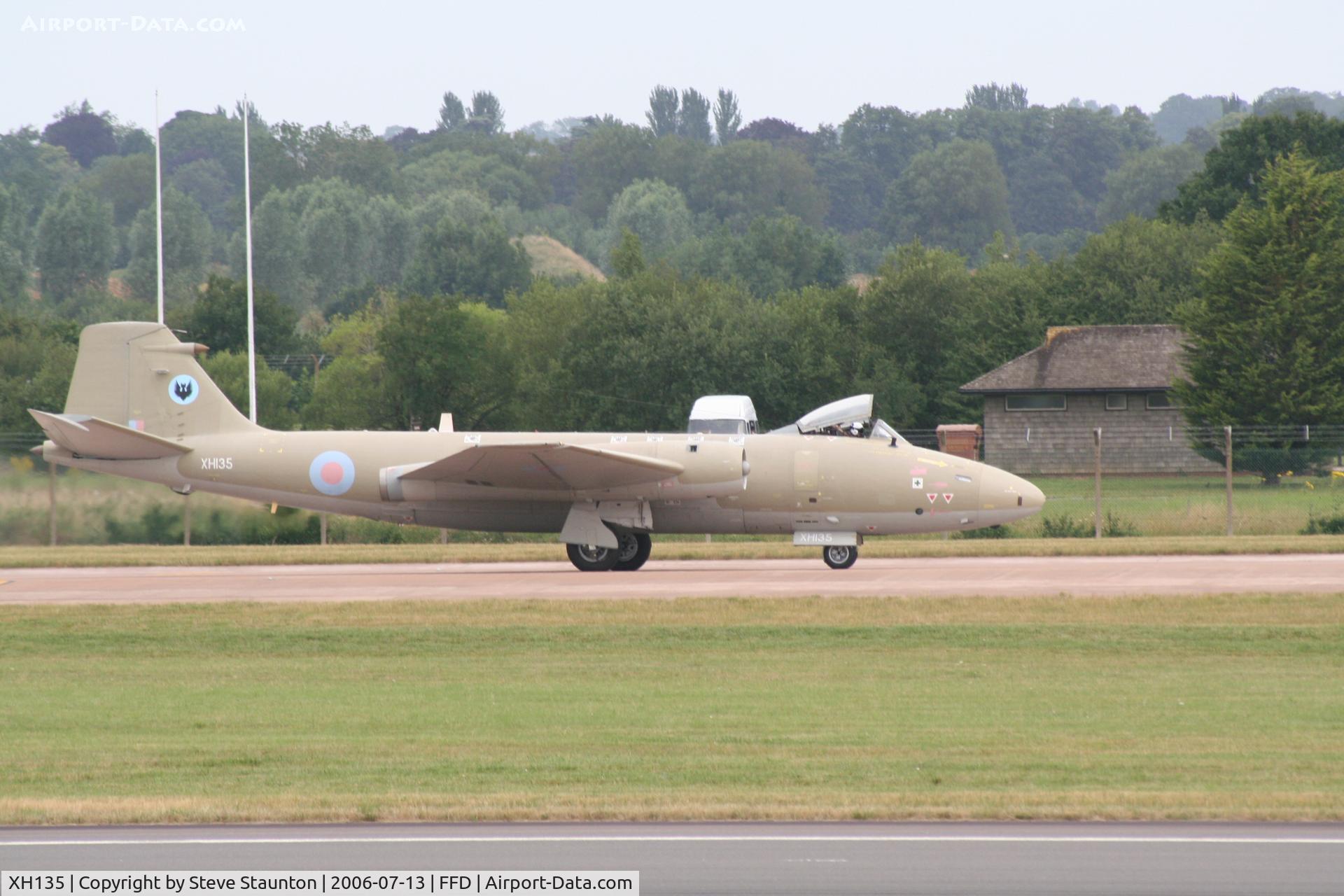 XH135, 1959 English Electric Canberra PR.9 C/N SH1725, Royal International Air Tattoo 2006
