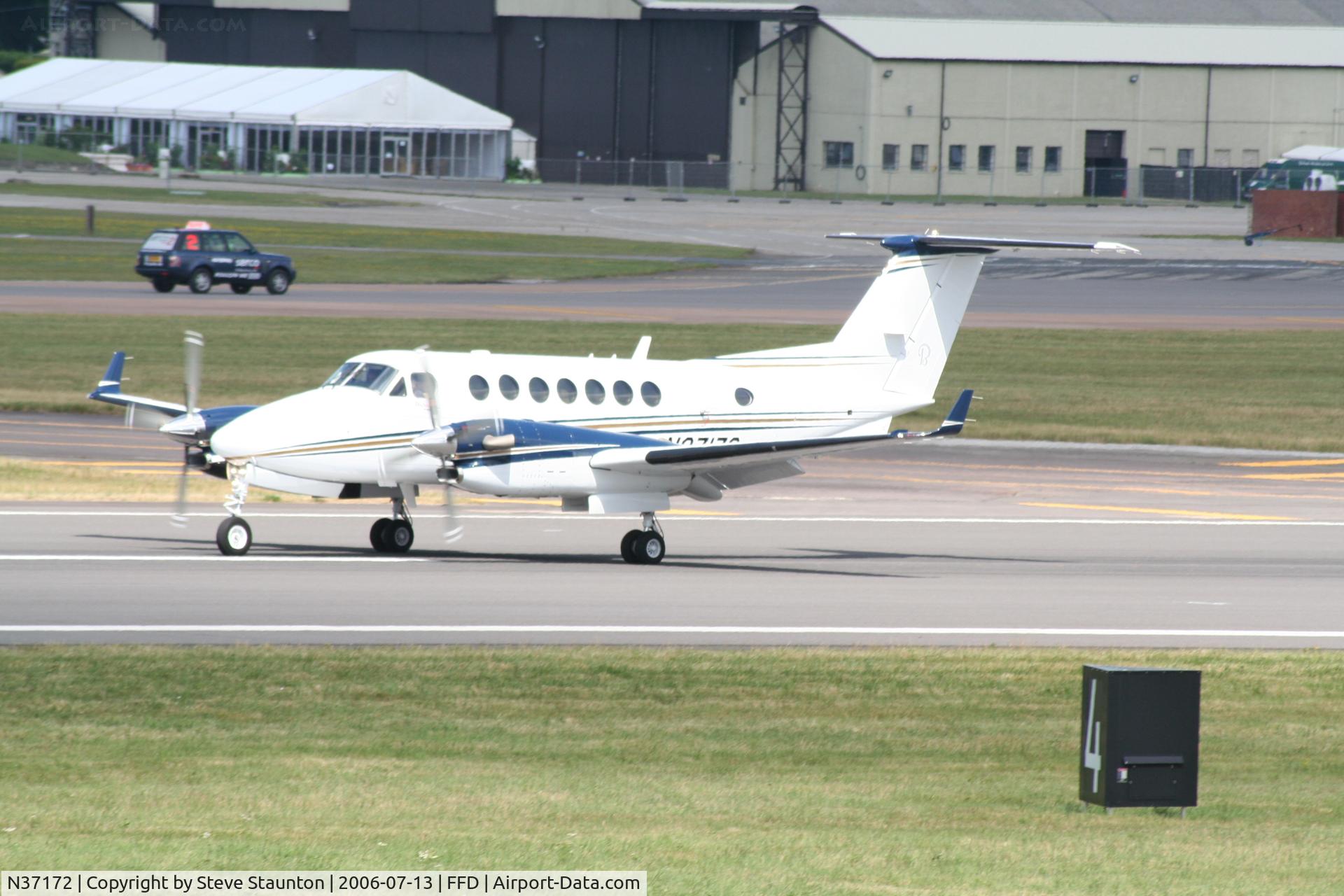 N37172, 2006 Raytheon Aircraft Company B300 King Air 350 C/N FL-472, Royal International Air Tattoo 2006