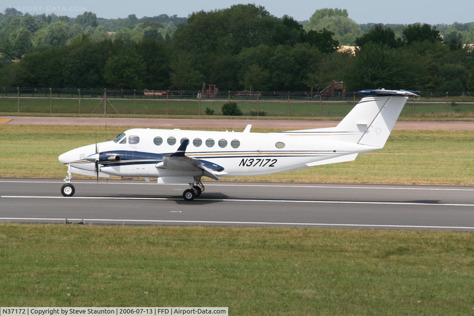 N37172, 2006 Raytheon Aircraft Company B300 King Air 350 C/N FL-472, Royal International Air Tattoo 2006