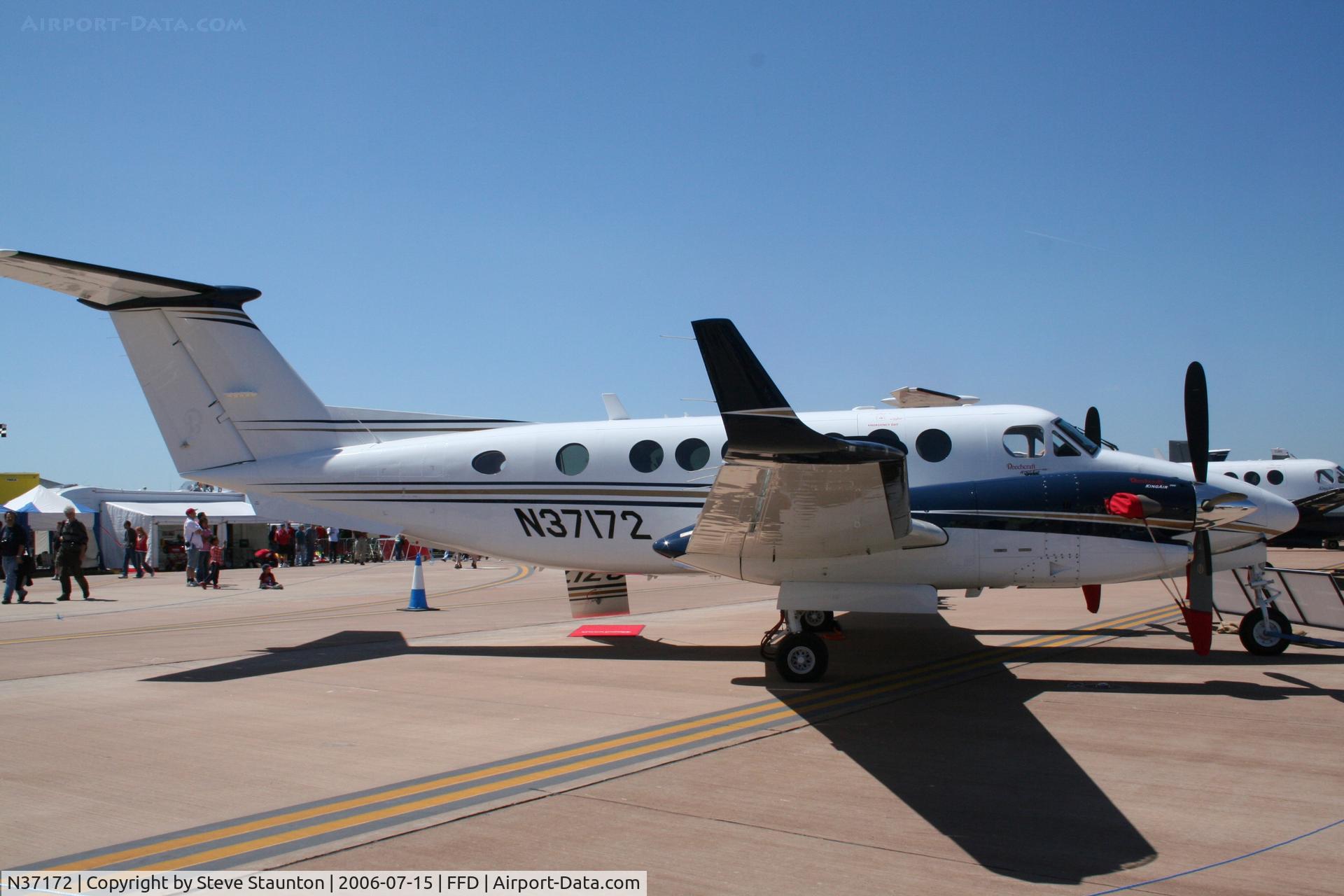 N37172, 2006 Raytheon Aircraft Company B300 King Air 350 C/N FL-472, Royal International Air Tattoo 2006