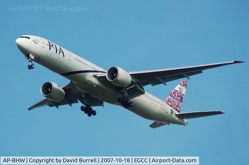 AP-BHW, 2007 Boeing 777-340/ER C/N 33779, PIA - Landing