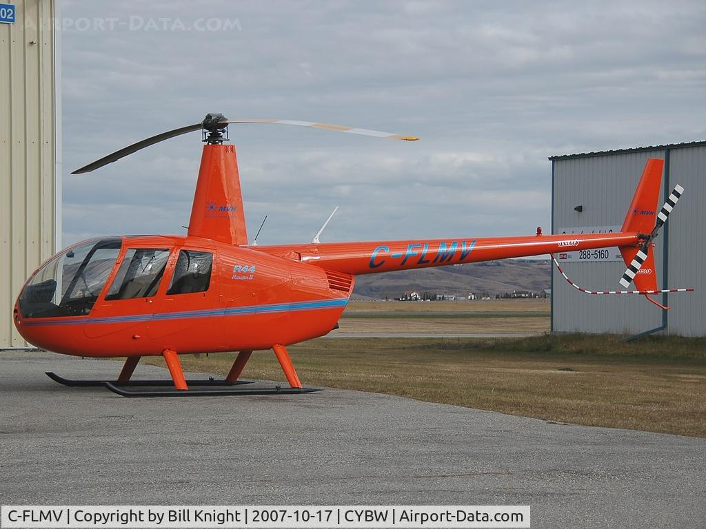 C-FLMV, 2006 Robinson R44 II C/N 11447, Hanging around