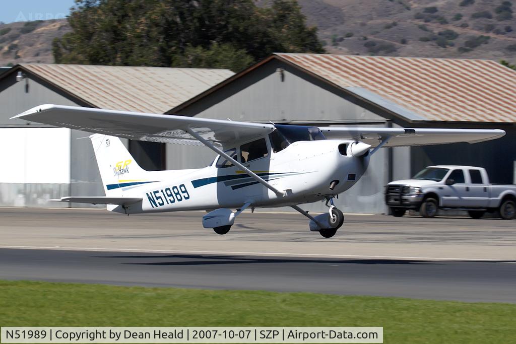 N51989, 2002 Cessna 172S C/N 172S9095, 2002 Cessna 172S Skyhawk SP N51989 departing RWY 4 during strong Santa Ana winds.