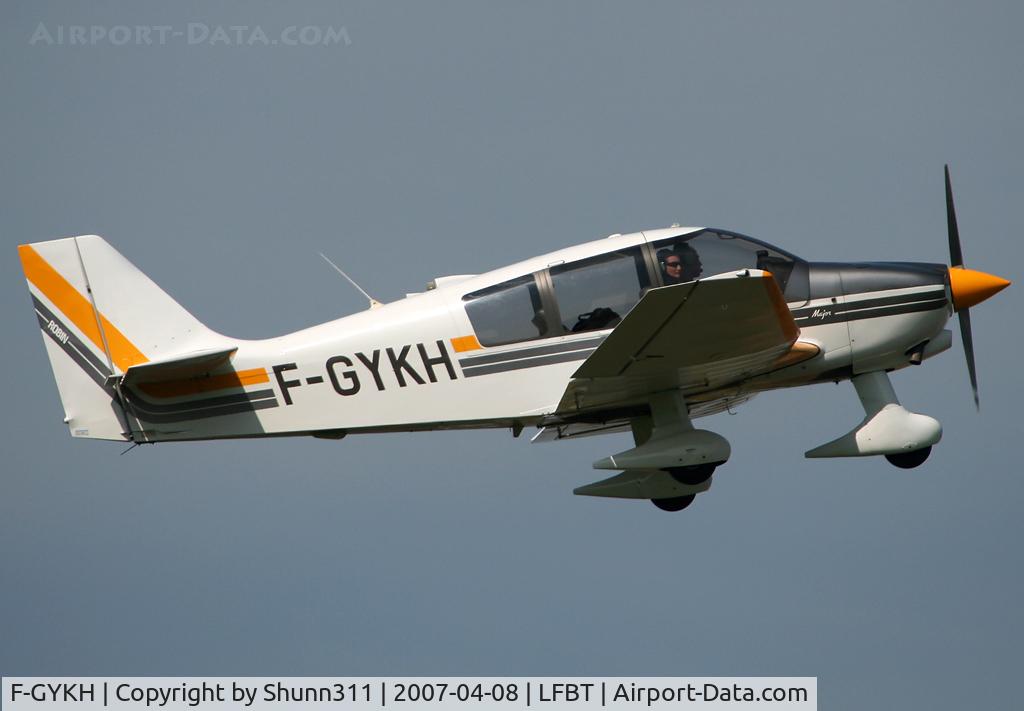 F-GYKH, Robin DR-400-160 Chevalier C/N 2541, Go around rwy 02