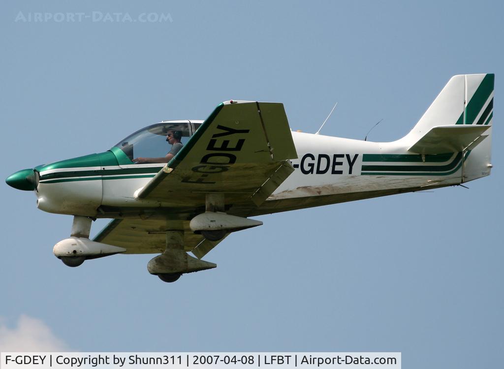 F-GDEY, Robin DR-400-120 C/N 1592, Landing rwy 02