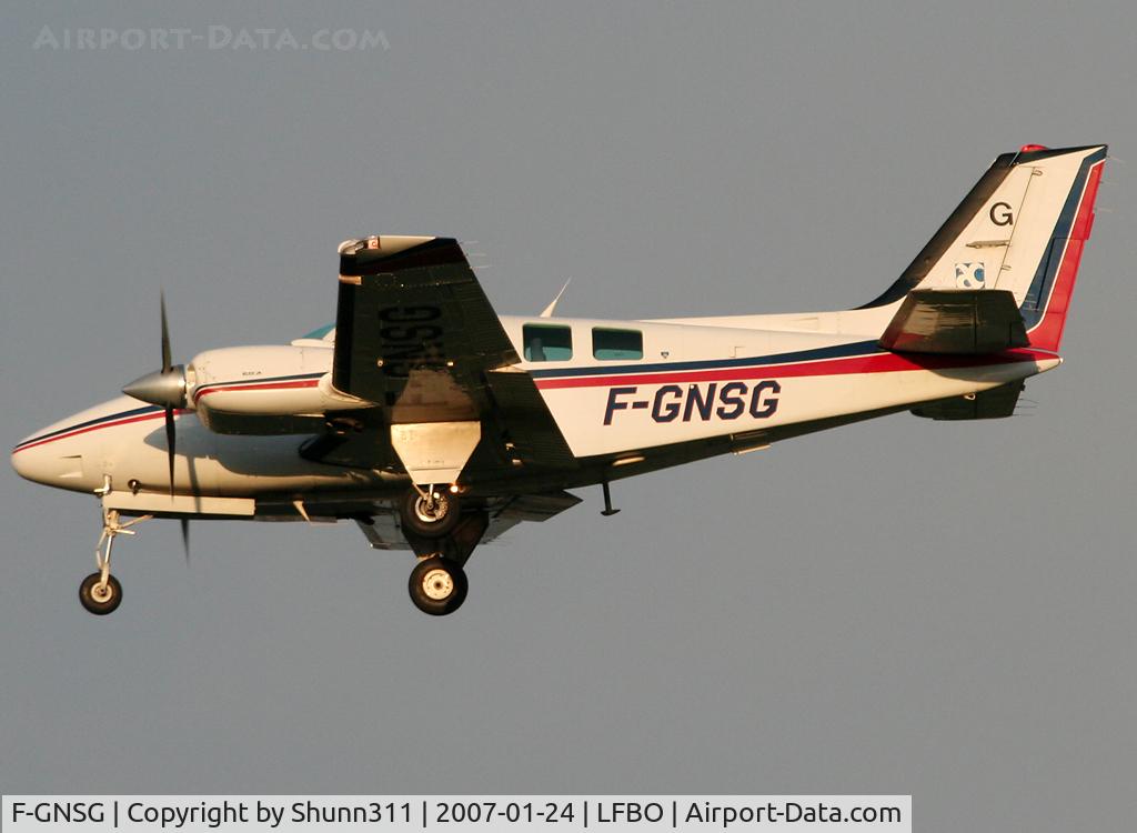F-GNSG, Beech 58 Baron C/N TH-1734, Landing rwy 32L