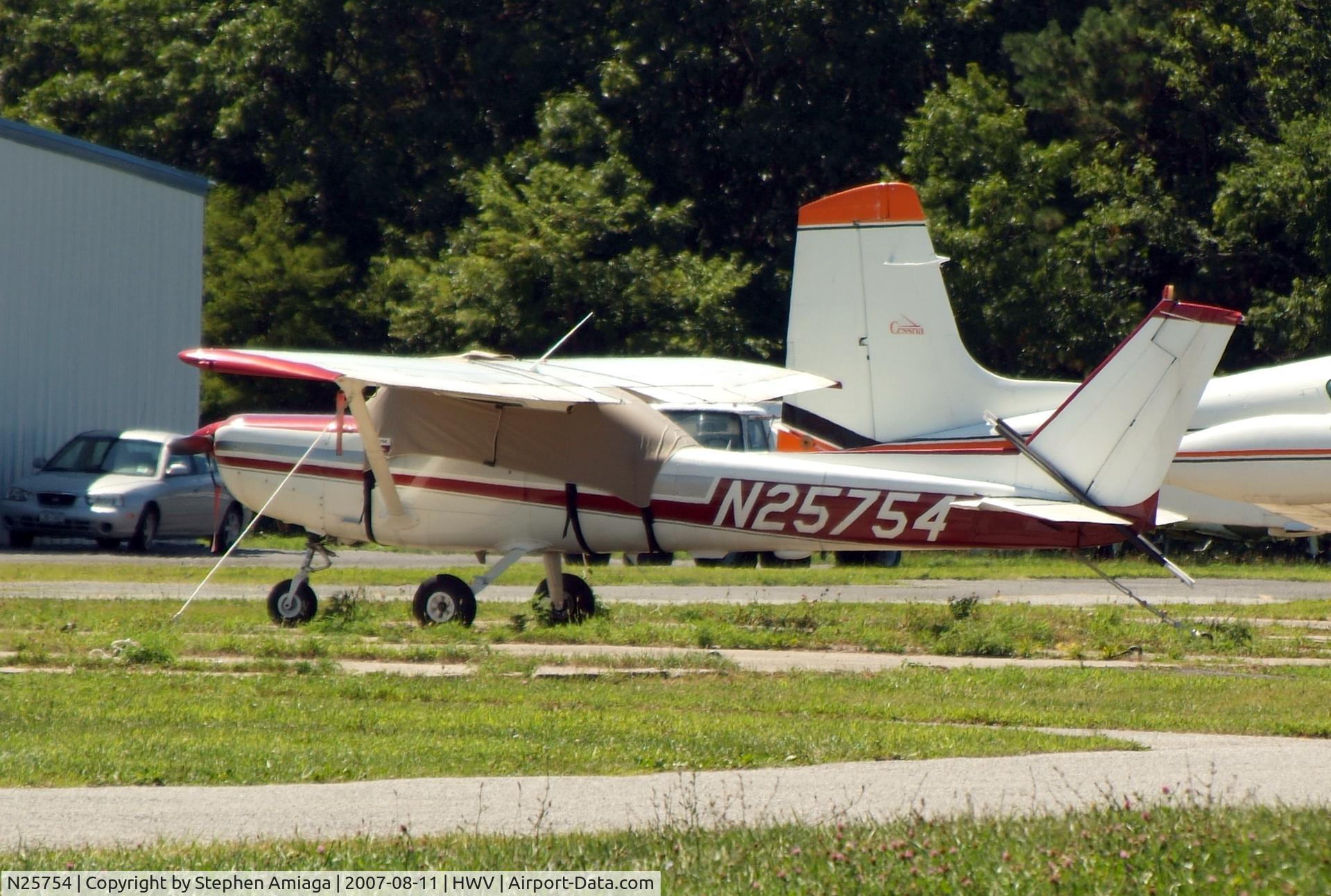 N25754, 1977 Cessna 152 C/N 15280767, 152 on the ramp...